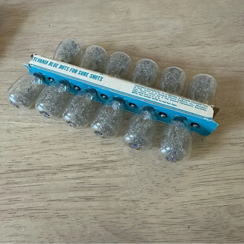 Vintage M3 Sylvania Blue Dot Flashbulbs (12) Clear Bulbs.